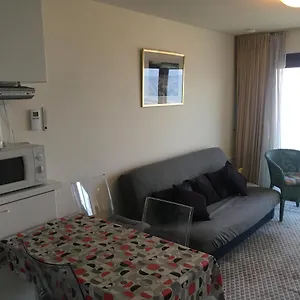 Prachtige Met Frontaal Zeezicht En Terras 4 Pers. Oostende